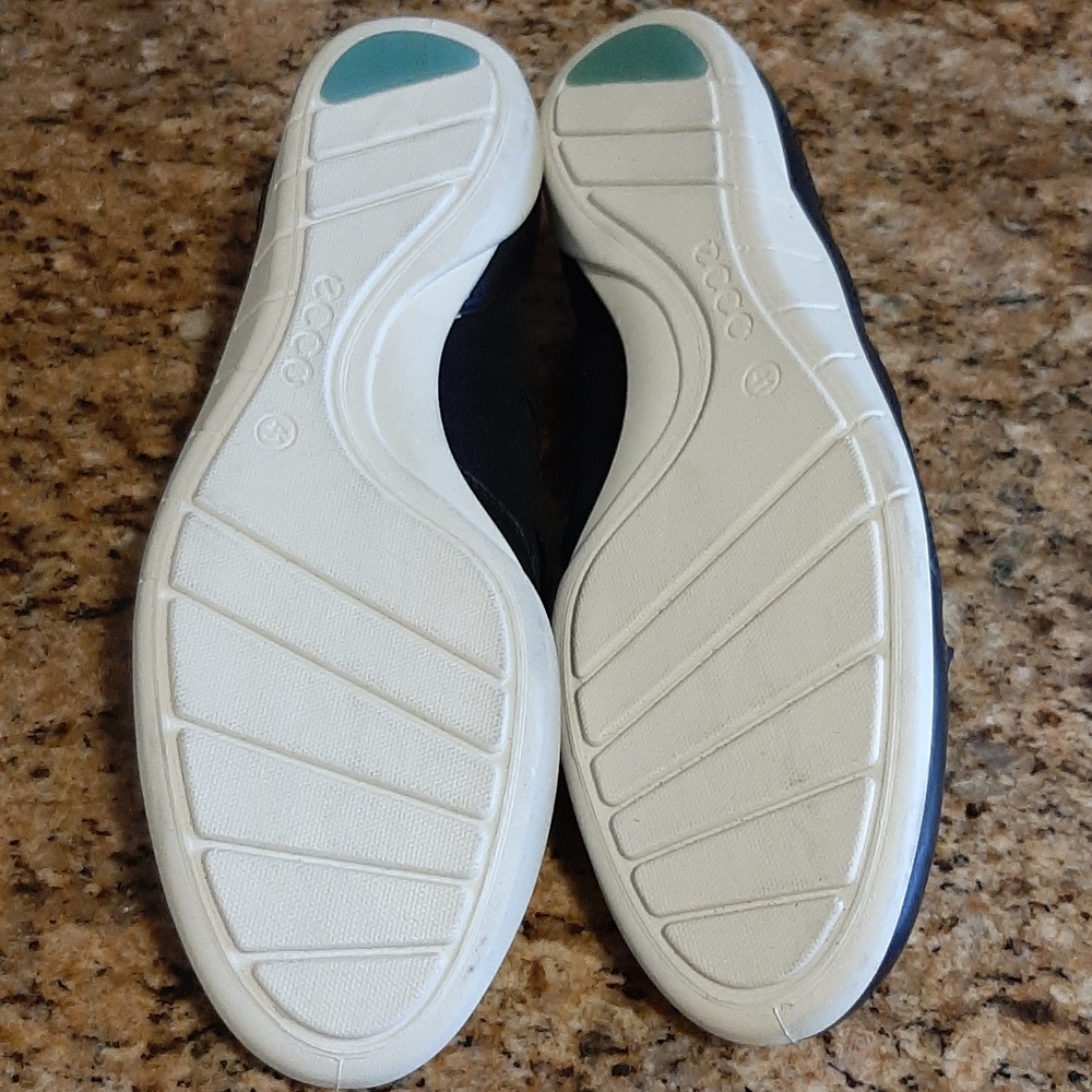 Ecco slip-ons - Picture 3 of 4